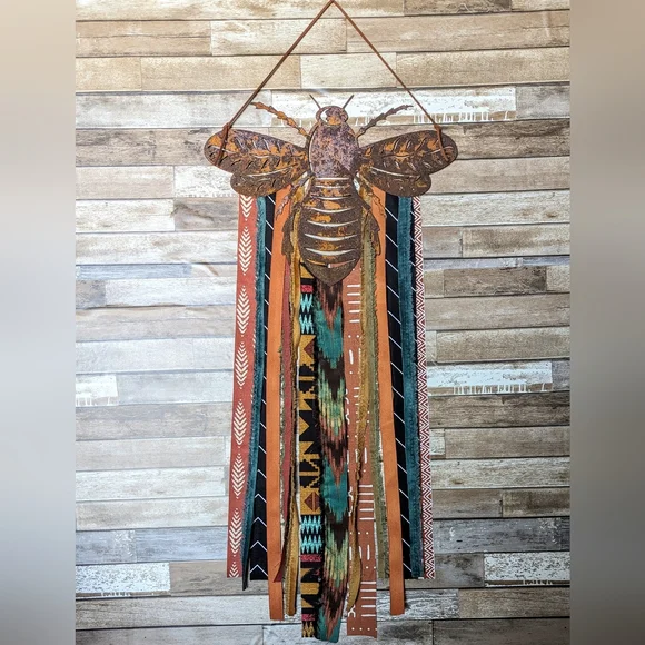 NWT Handcrafted Rustic Metal Honey Bee Wall Hanging - Picture 1 of 7
